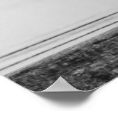 Schwarz-Weiß-Foto eines Jungen und Mädchens.. Poster (Ecke)