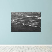 Schwarz-Weiß-Foto eines stürmischen Meeres Leinwanddruck (Insitu (Holzboden))