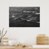 Schwarz-Weiß-Foto eines stürmischen Meeres Poster (Küche)