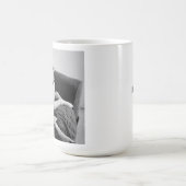 Schwarz-Weiß-Foto für die Meldung von Dog-Text Kaffeetasse (Mittel)