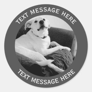 Schwarz-Weiß-Foto für die Meldung von Dog-Text Runder Aufkleber