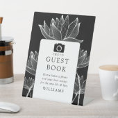 Schwarz-Weiß-Foto-Gästebuch Sockelschild (In SItu)