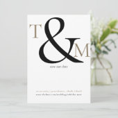 Schwarz-Weiß-Foto-Initialen Moderne Hochzeit Save The Date (Stehend Vorderseite)