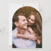 Schwarz-Weiß-Foto mit Blumenbogen Einladung (Rückseite)