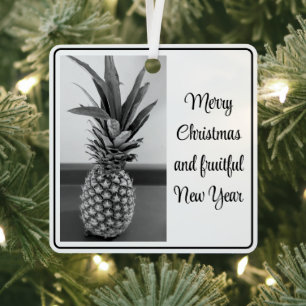 Schwarz-Weiß-Foto von Ananas-Weihnachten Ornament Aus Metall