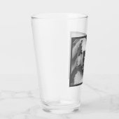 Schwarz-Weiß-Foto von Blätter der Weintraube Anfän Glas (Rechts)