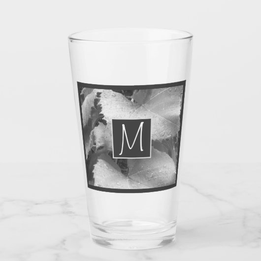 Schwarz-Weiß-Foto von Blätter der Weintraube Anfän Glas (Vorderseite)