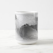 Schwarz-Weiß-Foto von Blätter der Weintraube Anfän Kaffeetasse (Mittel)