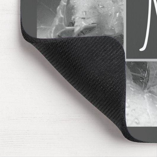 Schwarz-Weiß-Foto von Blätter der Weintraube Anfän Mousepad (Ecke)