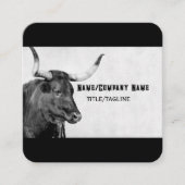 Schwarz-Weiß-Fotografie mit langgestreckter Kuh Quadratische Visitenkarte (Vorderseite)