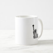 Schwarz-Weiß-Freiheitsstatue Kaffeetasse (VorderseiteRechts)
