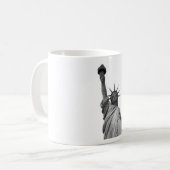 Schwarz-Weiß-Freiheitsstatue Kaffeetasse (Vorderseite Links)