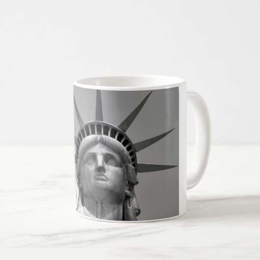 Schwarz-Weiß-Freiheitsstatue New York Kaffeetasse (VorderseiteRechts)