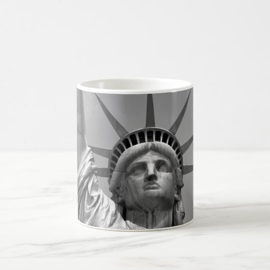 Schwarz-Weiß-Freiheitsstatue New York Kaffeetasse (Mittel)