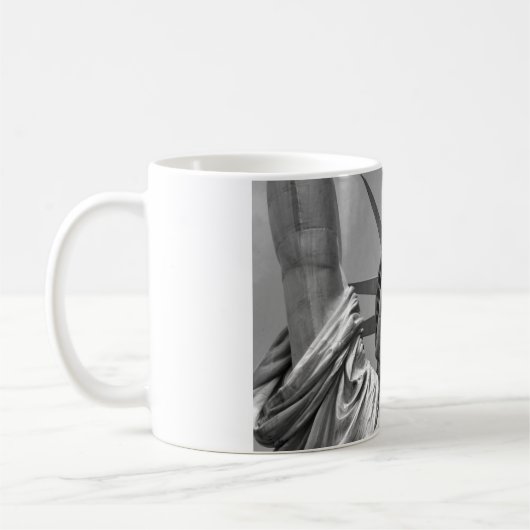 Schwarz-Weiß-Freiheitsstatue New York Kaffeetasse (Links)