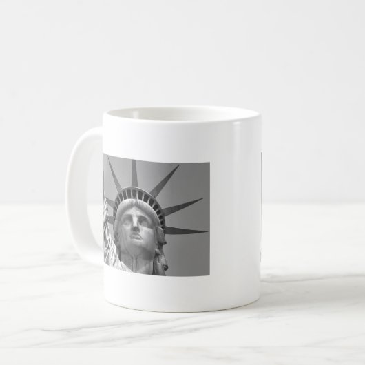Schwarz-Weiß-Freiheitsstatue New York Kaffeetasse (Vorderseite Links)