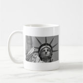 Schwarz-Weiß-Freiheitsstatue New York Kaffeetasse (Links)