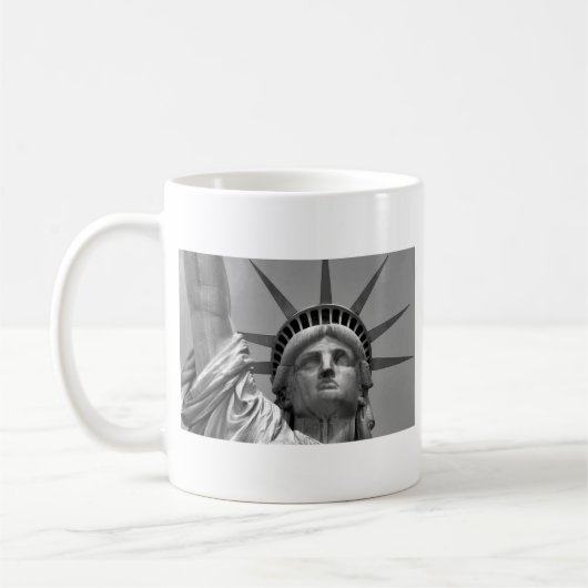 Schwarz-Weiß-Freiheitsstatue New York Kaffeetasse (Links)