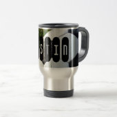 Schwarz-Weiß-Fußball-Ball im Grünen-Grass-Kaffee Reisebecher (VorderseiteRechts)