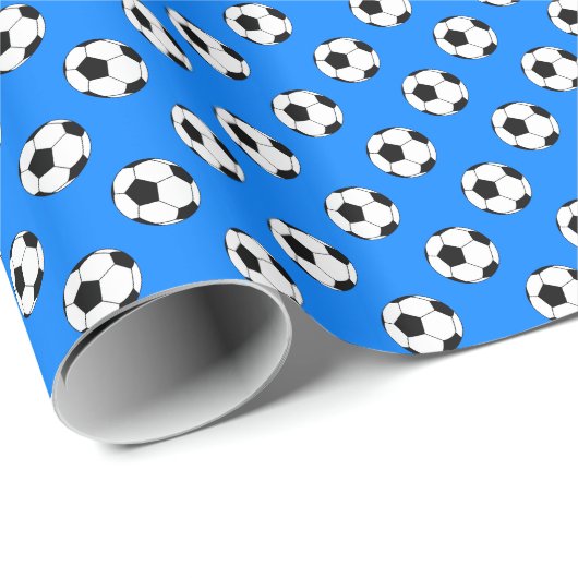 Schwarz/Weiß Fußball Balls auf Azure Blue Geschenkpapier (Rolleneckpunkt)