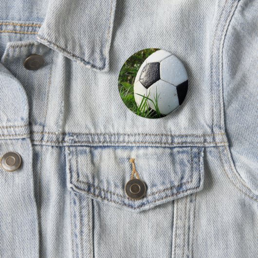 Schwarz-Weiß-Fußball im Grünen Button (Beispiel)