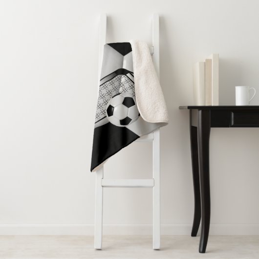 Schwarz-Weiß-Fußball mit DIY-Text Sherpadecke (Beispiel)