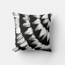 Schwarz-weiß gebürstetes Kissen