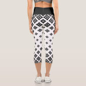 Schwarz-Weiß-Geometrie, Diamantform Capri Leggings (Rückseite)