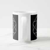 Schwarz-Weiß-Geometrie Jumbo-Tasse (Rückseite)