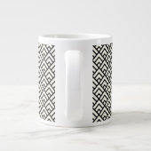 Schwarz-Weiß-Geometrie Jumbo-Tasse (Rückseite)