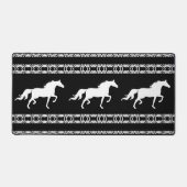 Schwarz-Weiß-Geometrie-Muster und Pferde Schreibtischunterlage (Vorderseite)