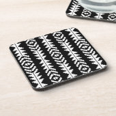 Schwarz-Weiß-geometrisches Boho-Design Getränkeuntersetzer (Linke Seite)