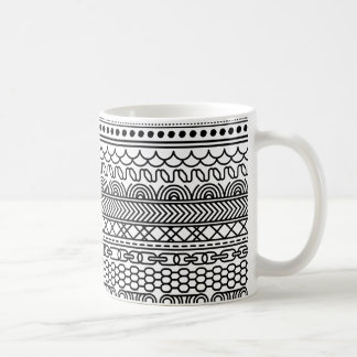 Schwarz-weiß geometrisches Rahmenmuster Kaffeetasse