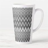 Schwarz-weiß geometrisches Zickzack-Muster Milchtasse (Rechts)