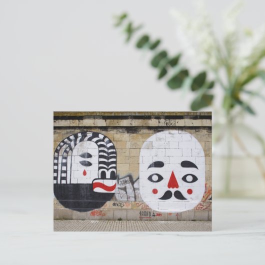 Schwarz-Weiß-Gesichter Graffiti Postkarte (Stehend Vorderseite)