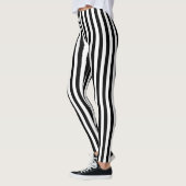 Schwarz-weiß gestreifte Leggings (Links)