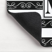 Schwarz-weiß gestreifte Monogramm-Konstruktion Mousepad (Ecke)
