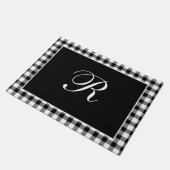 Schwarz-Weiß-Gingham-Monogramm Klassisches Monogra Fußmatte (Schrägansicht)