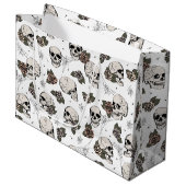 Schwarz-Weiß-Gothic-Skulls und Rose Halloween Große Geschenktüte (Vorderseite Schrägansicht)