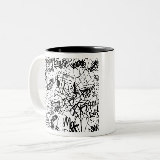 Schwarz-Weiß-Graffiti-Abstrakt-Collage Zweifarbige Tasse (Vorderseite Links)