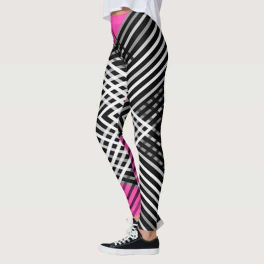 Schwarz-Weiß-Graustreifen auf einem Streifen Leggings (Links)
