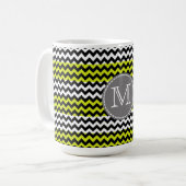 Schwarz-weiß Green Zickzack Zigzag Monogram Kaffeetasse (Vorderseite Links)