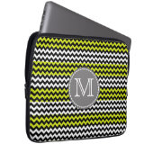 Schwarz-weiß Green Zickzack Zigzag Monogram Laptopschutzhülle (Vorne Rechts)