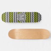 Schwarz-weiß Green Zickzack Zigzag Monogram Skateboard (Horizontal)