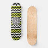 Schwarz-weiß Green Zickzack Zigzag Monogram Skateboard (Vorderseite)
