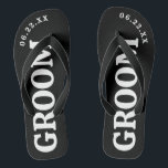 Schwarz-Weiß-Groom-Hochzeitsflacken Badesandalen<br><div class="desc">Diese Flip-Flops sind perfekt für den bald kommenden Groom! Passen Sie Ihren Hochzeitstag an.</div>