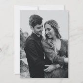 Schwarz-Weiß-Grün-Hochzeitmongram-Foto Einladung (Rückseite)