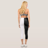 Schwarz-Weiß-Halbfarben-Streifen Capri Leggings (Rückseite)