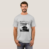 Schwarz-Weiß-Hälfte der Hütte auf einem T-Shirt (Vorne ganz)