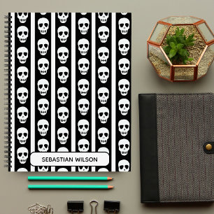 Schwarz-Weiß-Halloween-Skull-Muster Monogramm Notizblock